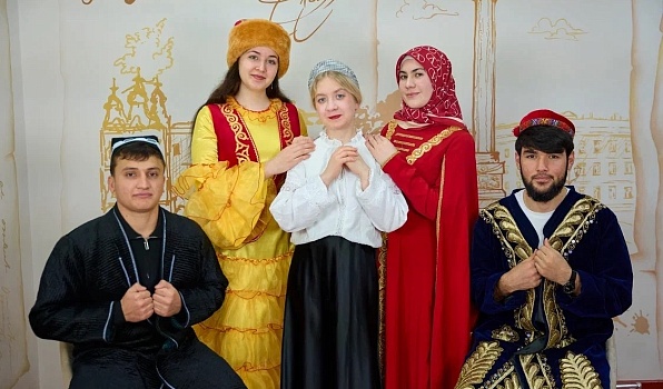Студенты разных стран создали «ЭТНОпортрет»