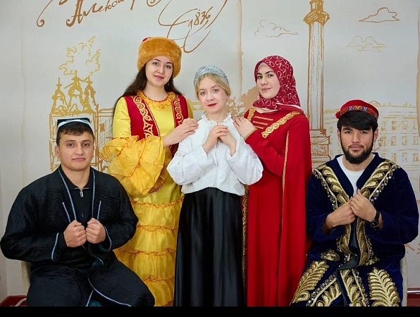 Студенты разных стран создали «ЭТНОпортрет»
