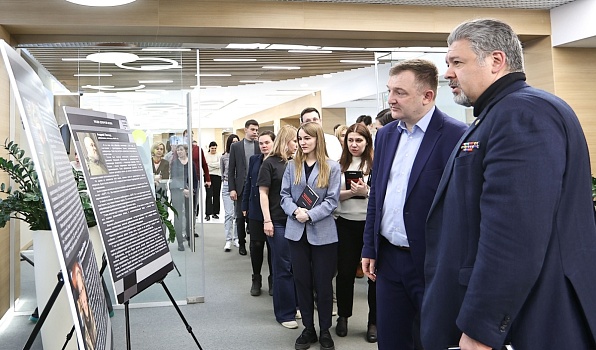 В Министерстве просвещения РФ открылась выставка, посвященная героям специальной военной операции