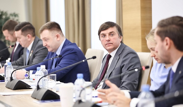 Сергей Кравцов провел первое заседание экспертной группы по воспитательной работе в школе