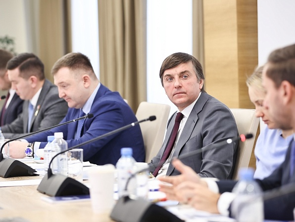 Сергей Кравцов провел первое заседание экспертной группы по воспитательной работе в школе