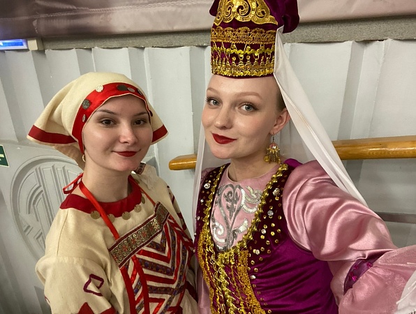 «Ромашка» выступила на одной сцене с лучшими народными коллективами страны