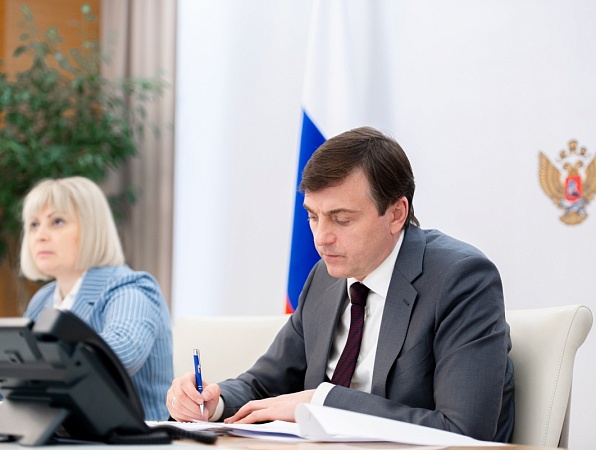 Результаты апробации оценки поведения и нового чат-бота для учителей представили в Минпросвещения России