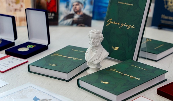 От Чикаго до Глазова: в ГИПУ презентовали новую книгу Рашиды Касимовой «Сухие грозы»