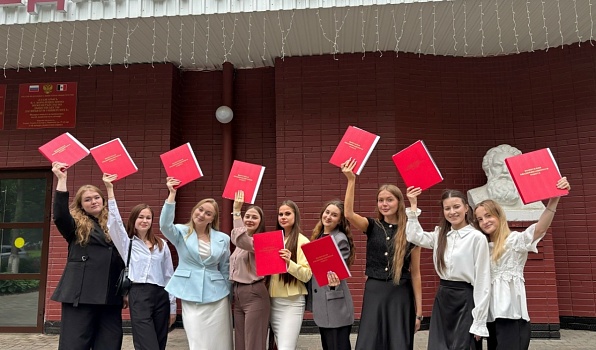 Выпускницы-филологи ГИПУ защитили дипломы на «отлично» и «хорошо»