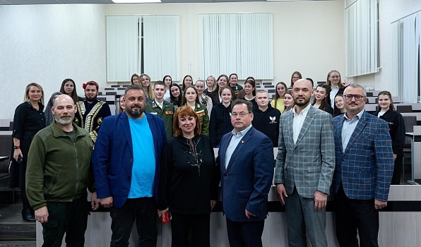 Депутаты городской Думы познакомились со студенческими объединениями