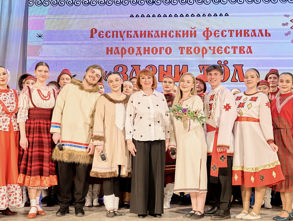 4 народа – одна сцена: студенты Короленковского университета представили народные программы на фестивале «Зарни тӧл»
