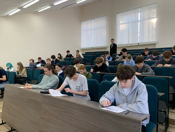 Ученики инженерных классов Глазова проверили знания на олимпиаде по математике в ГИПУ
